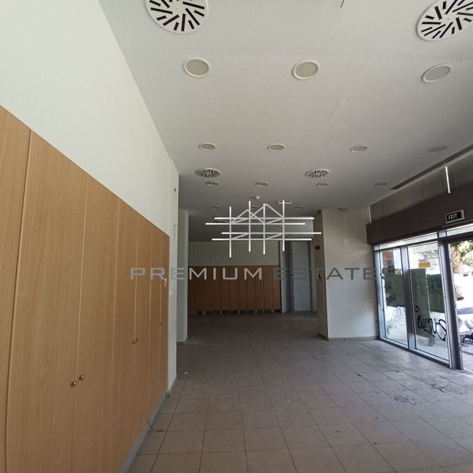 Photo 329998195