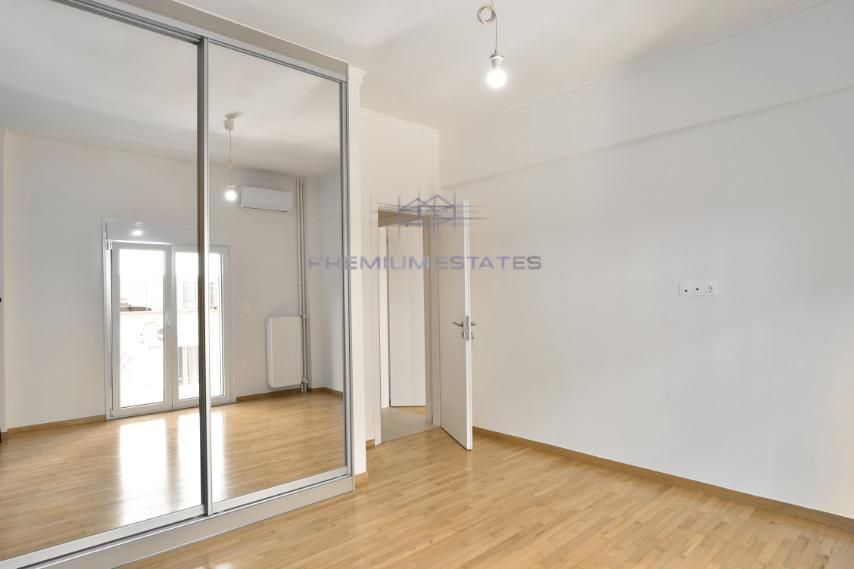 صورة فوتوغرافية 330777823