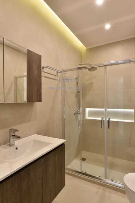 صورة فوتوغرافية 330777826