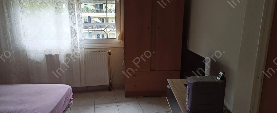 Photo 331370668