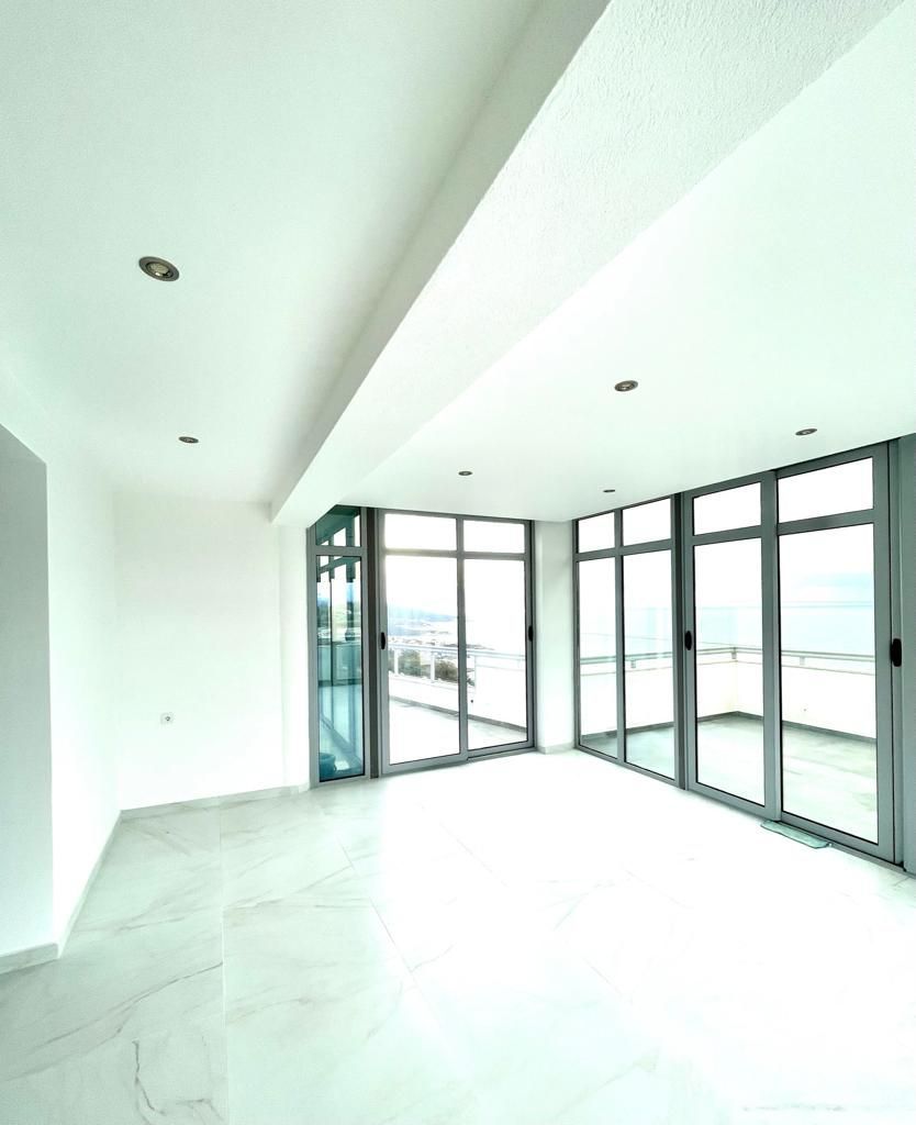 Exquisite 3-Bedroom Apartment in Dobra Voda, Bar, Montenegro 7