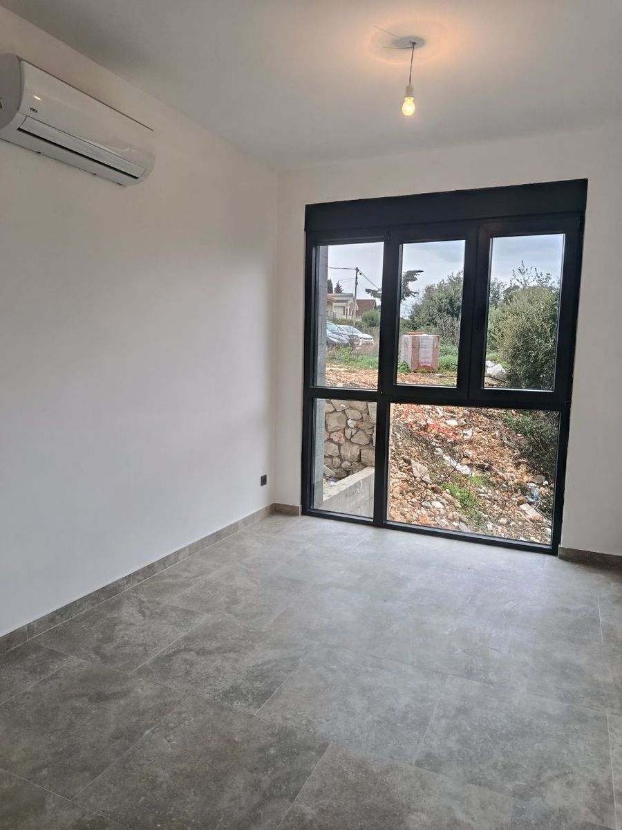 Exquisite 1-Bedroom Apartment in Kunje, Bar, Montenegro 6