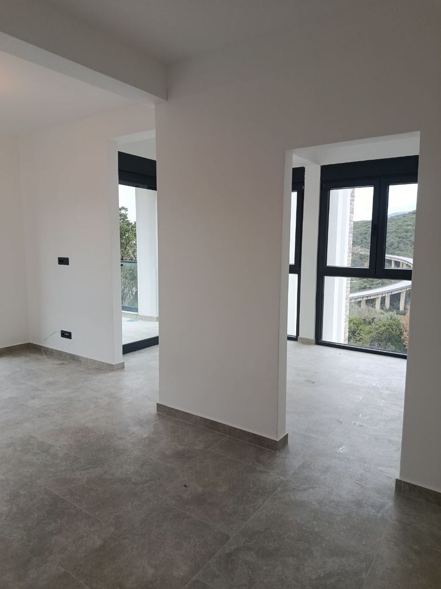 Exquisite 1-Bedroom Apartment in Kunje, Bar, Montenegro 9