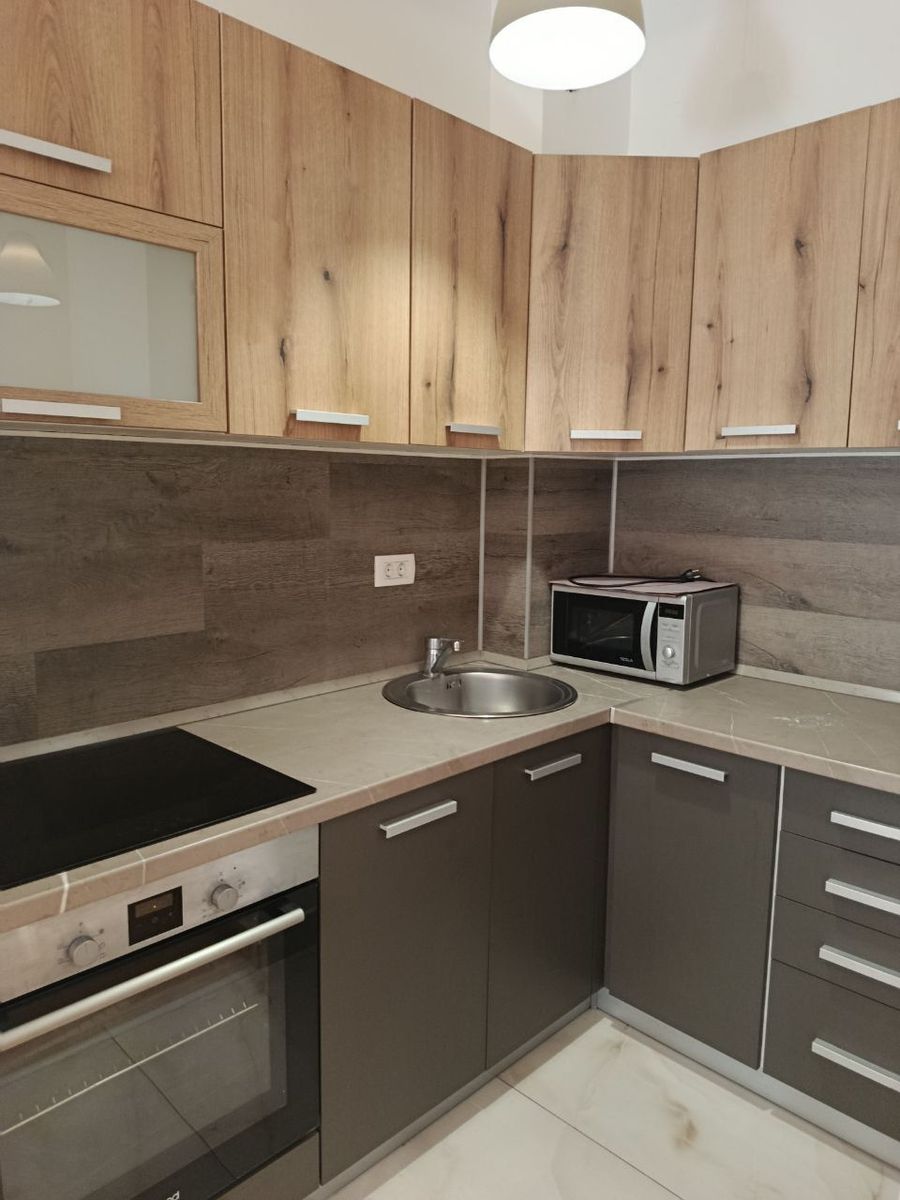 Elegant 1-Bedroom Apartment in Bar, Montenegro 4
