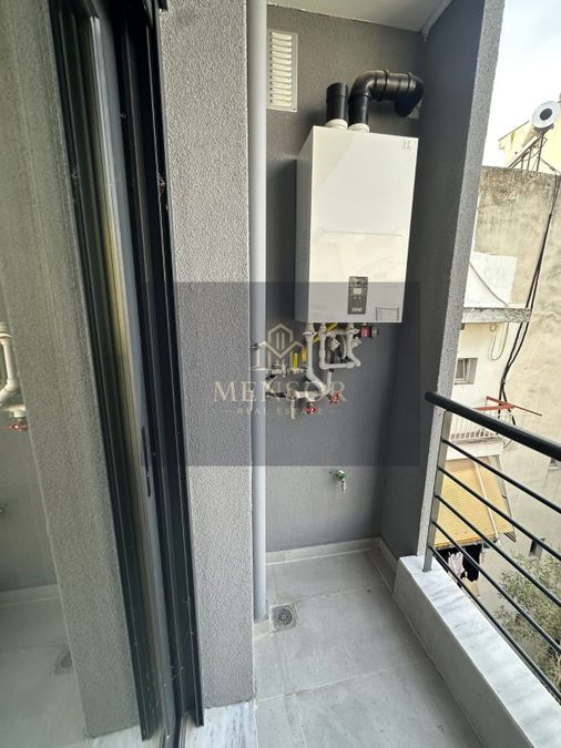 Photo 347608285