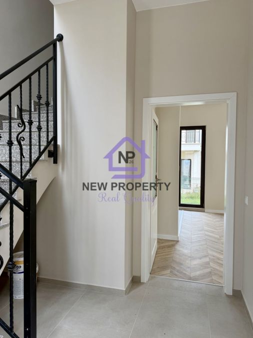 Снимка 348495544