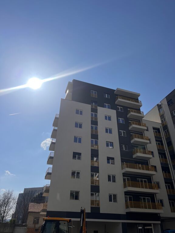 JEPET ME QIRA AMBIENT ZYRE 1+1 + PARKIM – Kompleksi E-88, Laprakë (Dritan Hoxha)