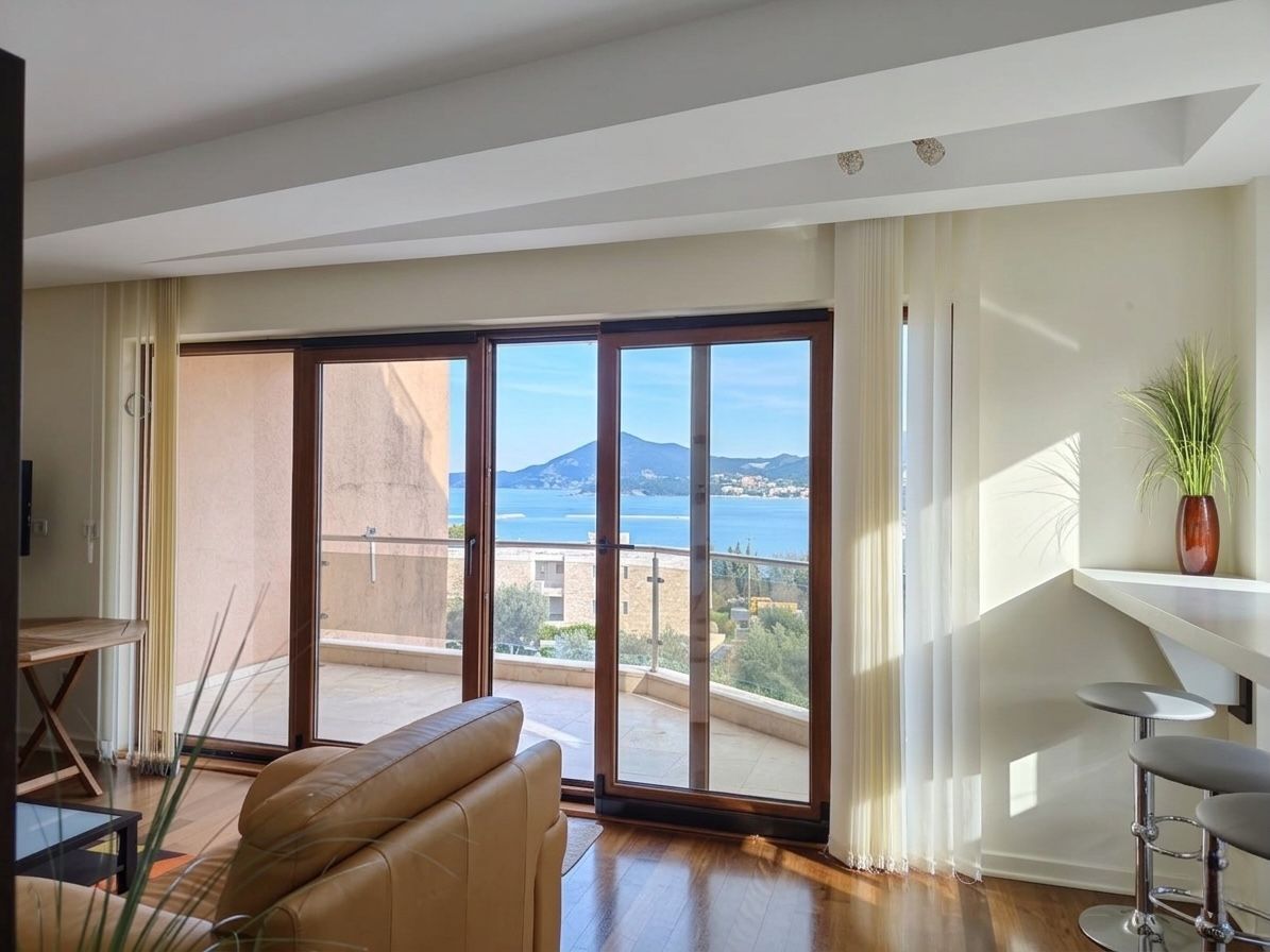 Penthouse Apartment 57m², Sveti Stefan, Budva
