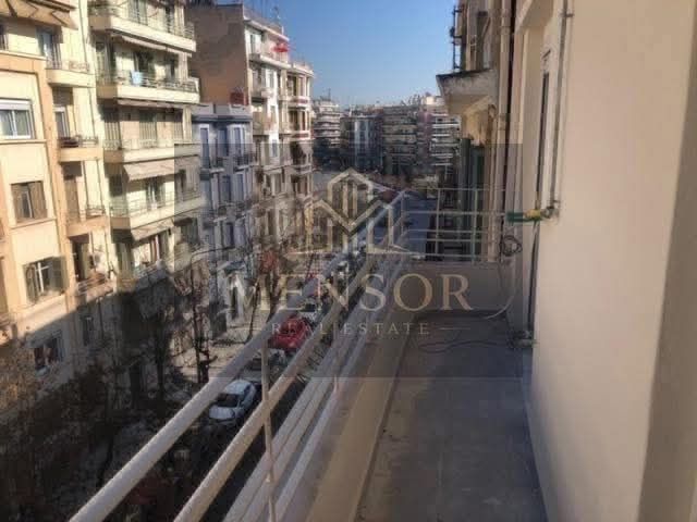 Photo 349843036