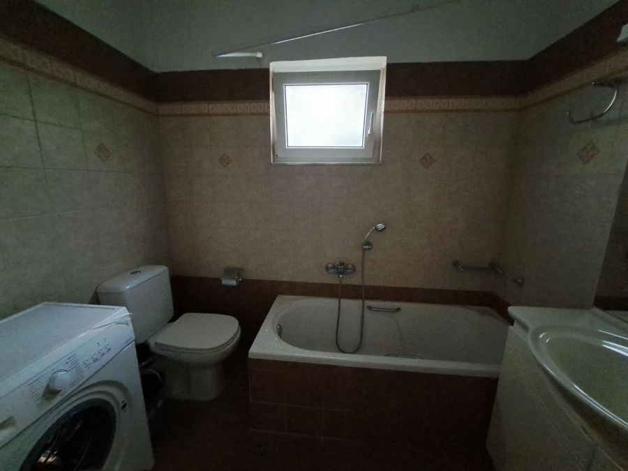 Photo 350792044