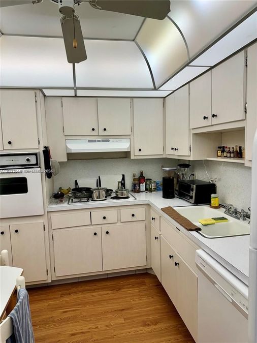 Снимка 351100981