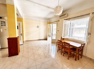 Photo 351168925