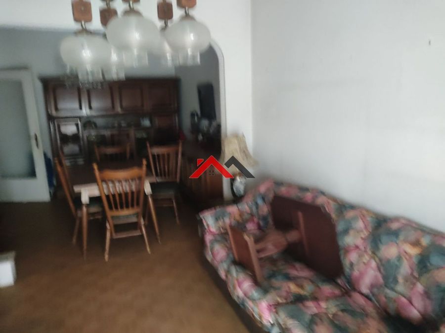 Photo 351383962