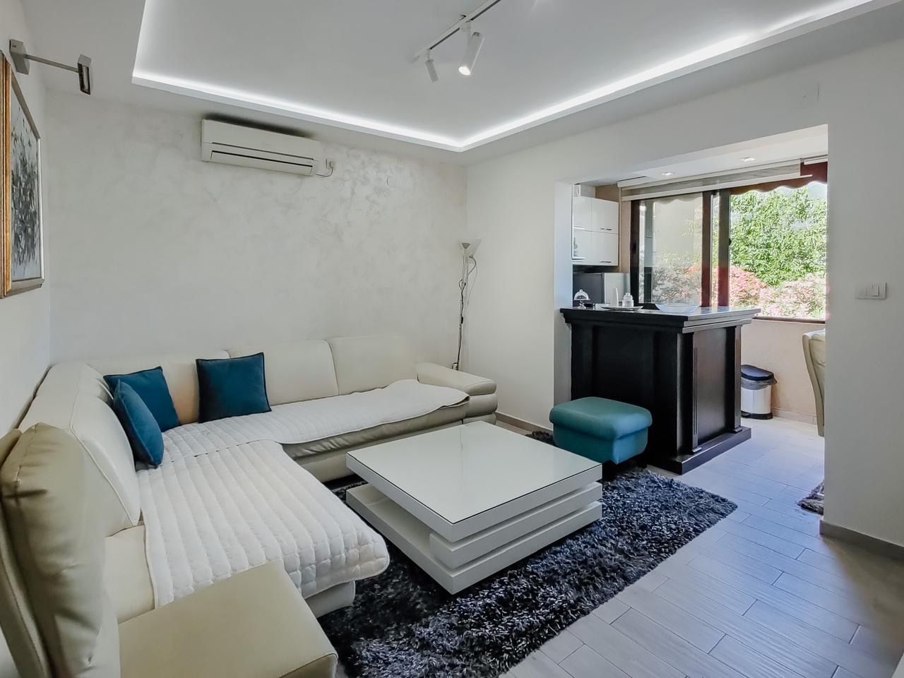 Ground Floor Apartment in Dobrota (Kotor) 3