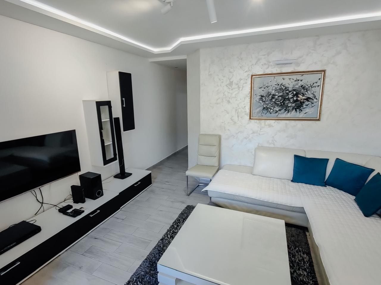 Ground Floor Apartment in Dobrota (Kotor) 4
