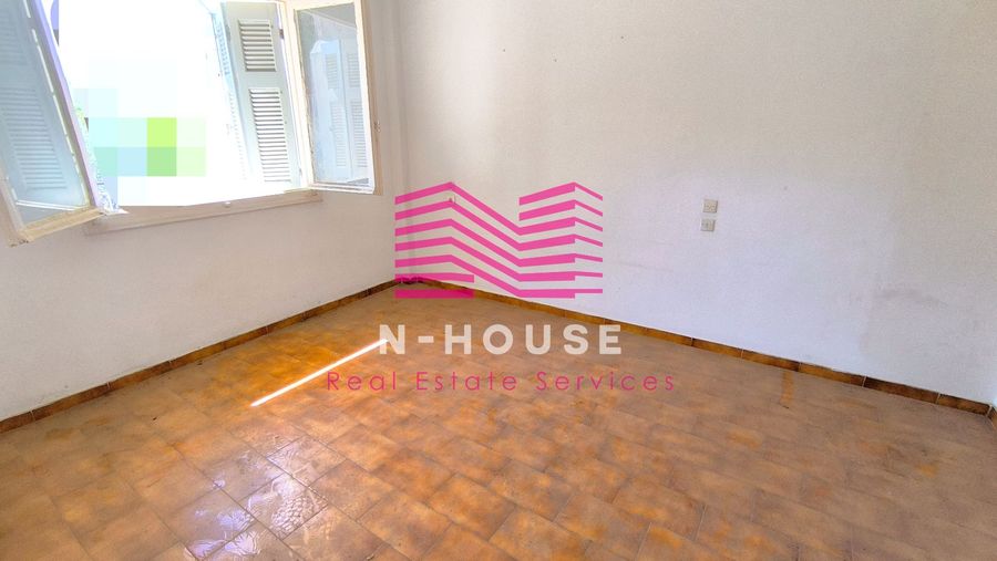 Photo 351917371