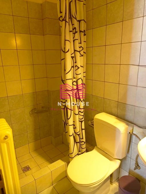Photo 352169635