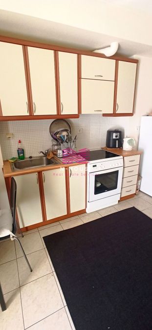 Photo 352169659