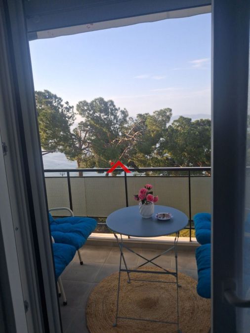 Photo 352178524