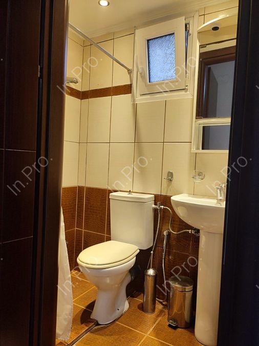 Photo 352186327