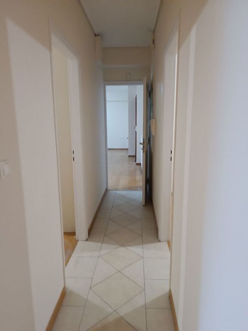 Photo 352282825
