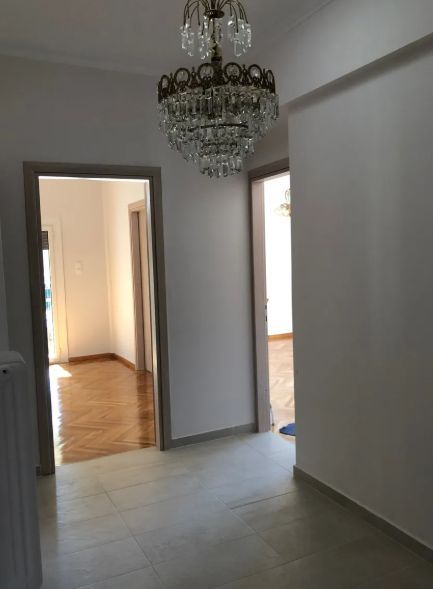 Photo 352305457