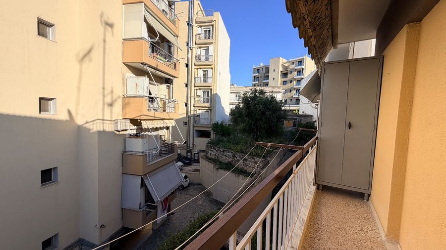 Photo 352339246