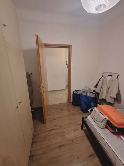Photo 352388095