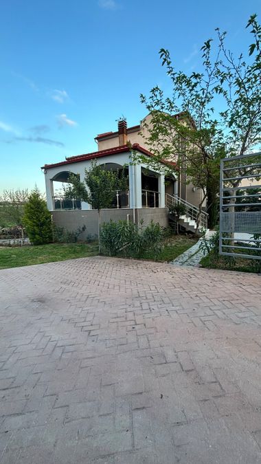 Photo 352396768