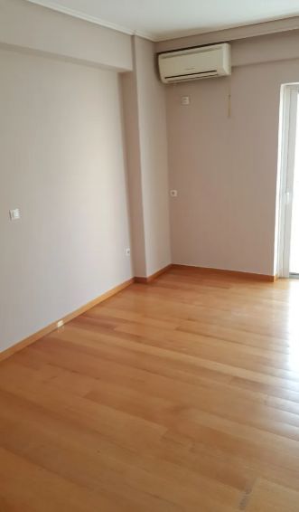 Photo 352400599