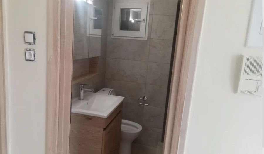 Photo 352432111