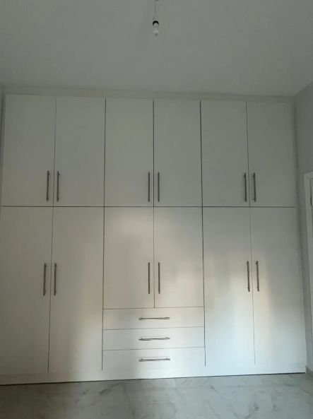 Photo 352448986