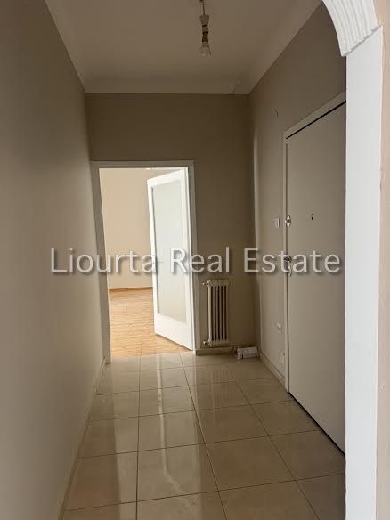 Photo 352472842