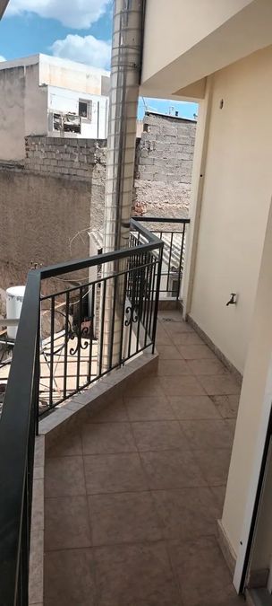 Photo 352521709
