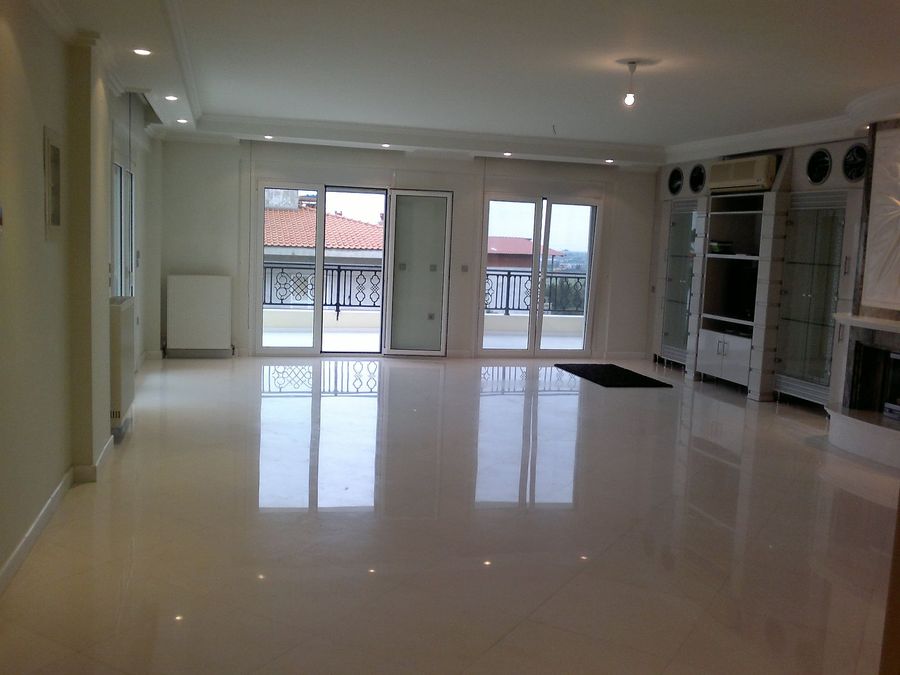 Photo 352555579