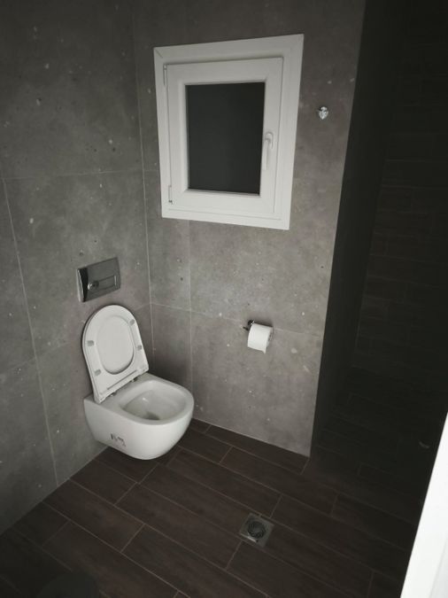 Photo 352571761