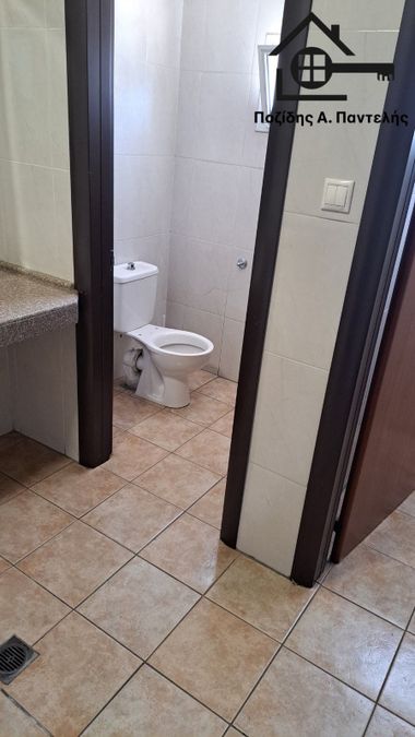 Photo 352621423