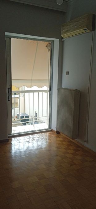 Photo 352648108