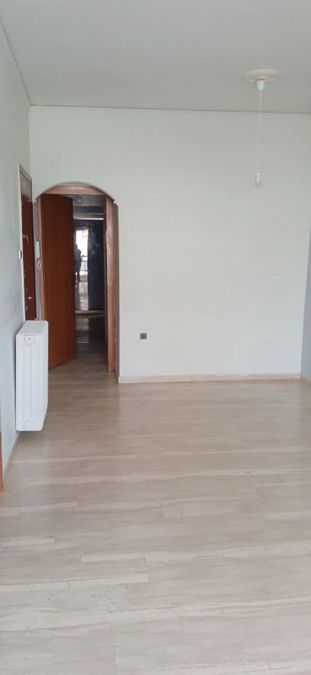 Photo 352648177