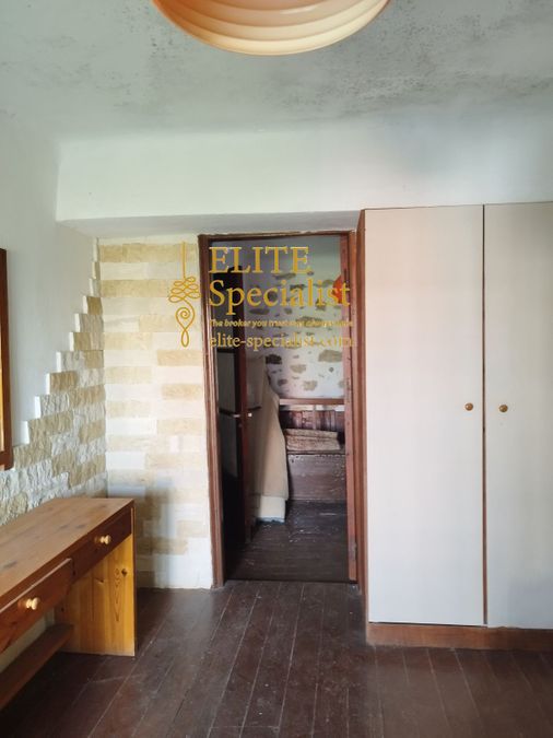 Photo 352657501