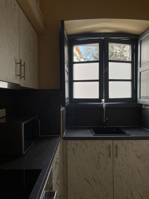 Photo 352663723