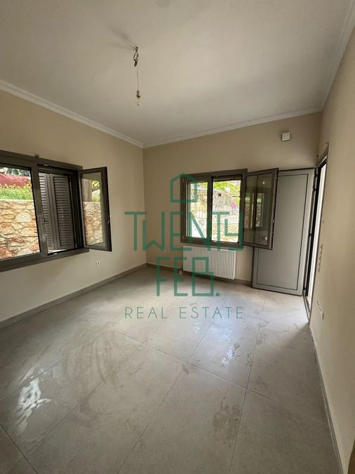 Photo 352680949