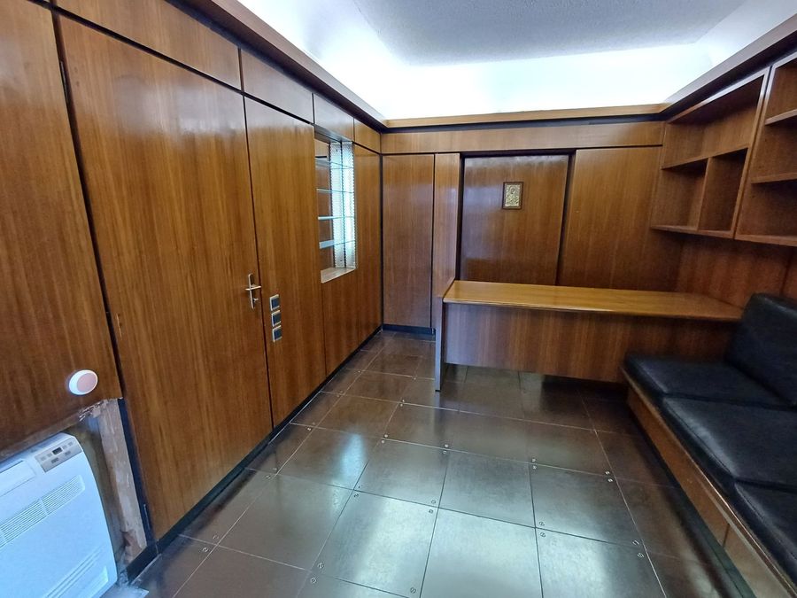 Photo 352775284