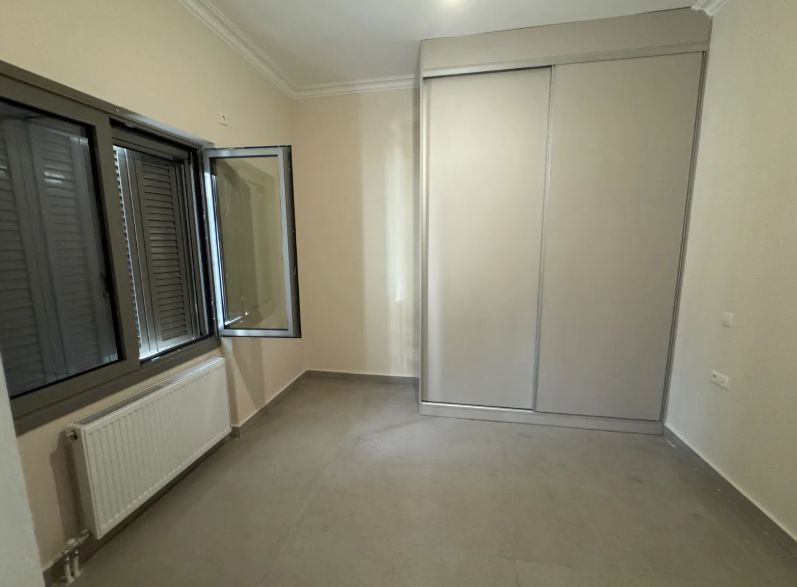 Photo 352828069