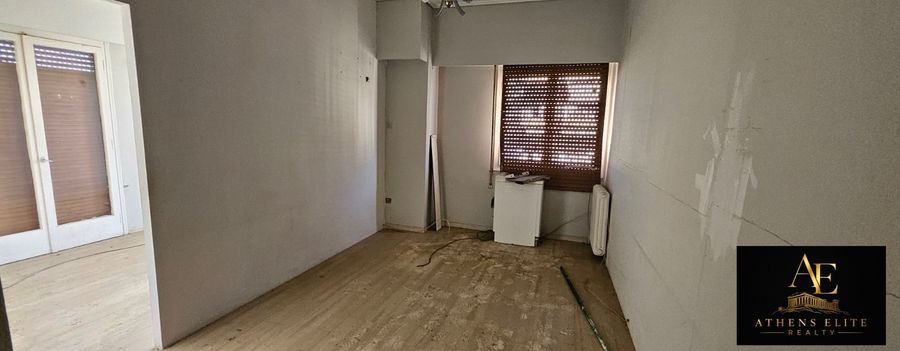 Photo 353168257