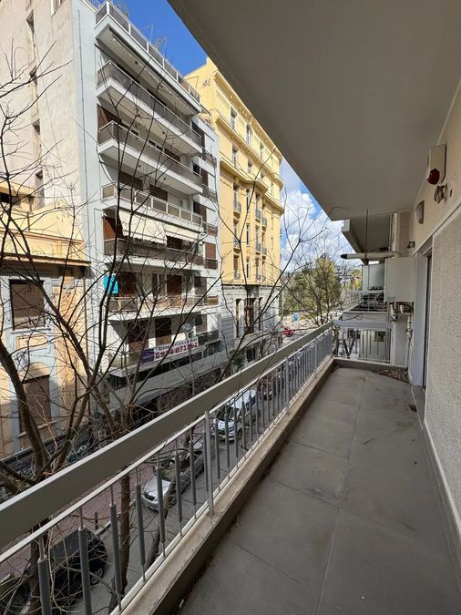 Photo 353362195