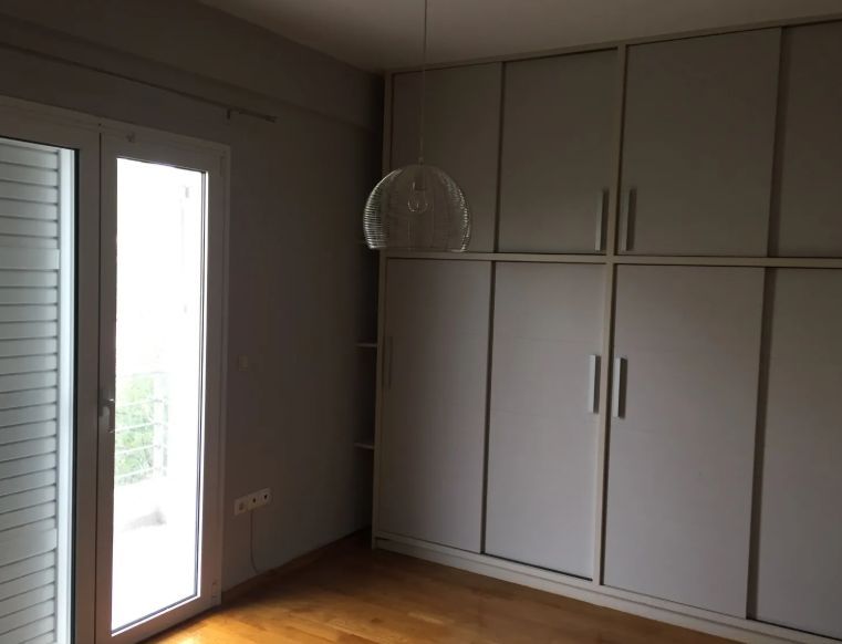 Photo 353509042