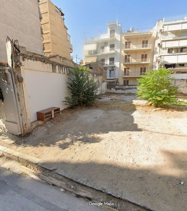 Plot Palaia Kokkinia