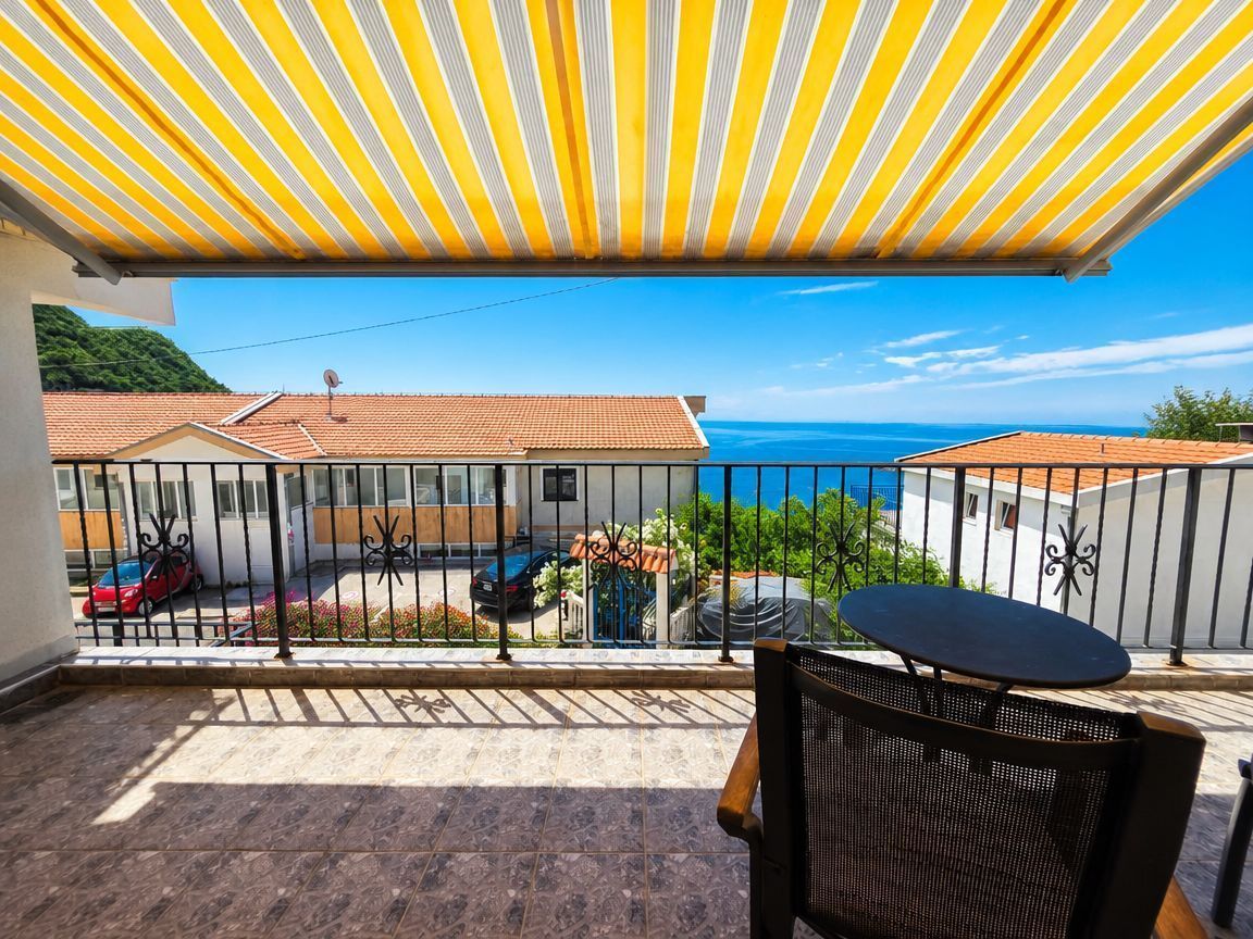 Spacious Two-Bedroom Apartment with Sea View in Seoce, Budva 4