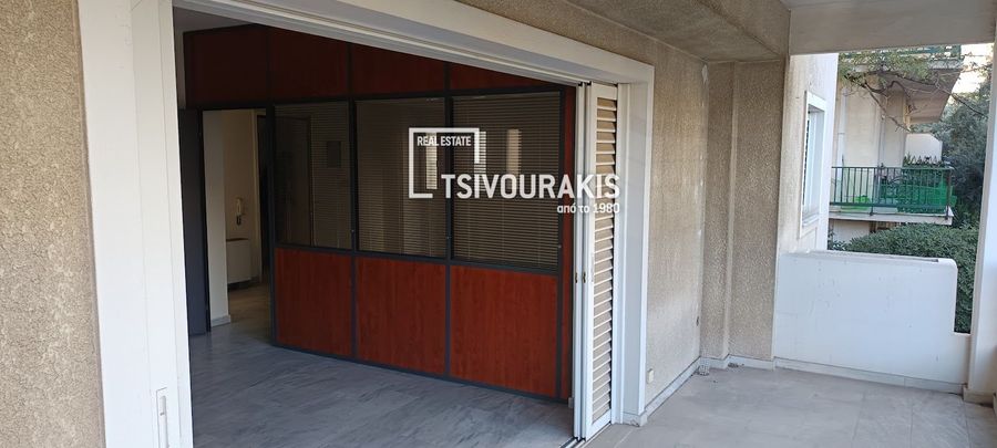 Photo 360296653